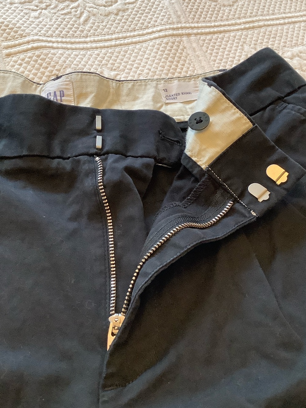 GAP Black High-Rise Pleated Women's Shorts - Picture 6 of 12